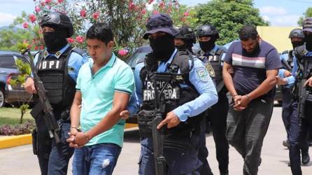 Los tres capturados serán presentados por la Policía.