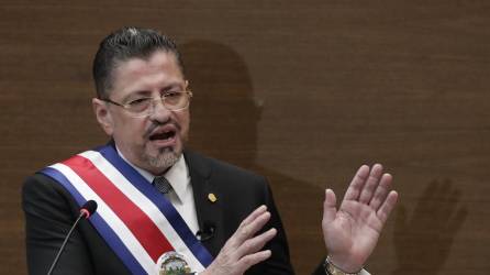 El presidente de Costa Rica, Rodrigo Chávez, anunció este martes la suspensión del visado para hondureños.