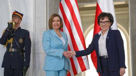 Pelosi declaró la solidaridad “hombro con hombro” de Estados Unidos con Ucrania.