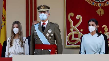 El rey Felipe presidió el desfile militar junto a la reina Letizia y la infanta Sofía.