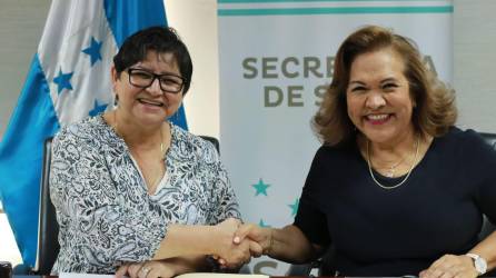 El acuerdo de colaboración fue suscrito por la ministra de Salud, Carla Paredes, y la gerente general de Banasupro, Aida Reyes.