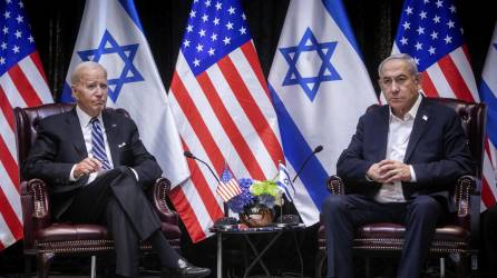El presidente de EEUU, Joe Biden, y el primer ministro israelí, Benjamin Netanyahu (d), se reunieron en Tel Aviv, Israel, el pasado 18 de octubre.