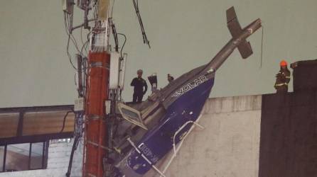 Un helicóptero de turismo tipo Bell 206 con matrícula HK4810 se precipitó sobre un edificio en Medellín.