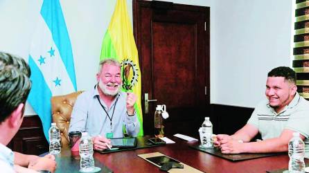 El alcalde Roberto Contreras dió luz verde al dueño de “La Puntita” para que siga.