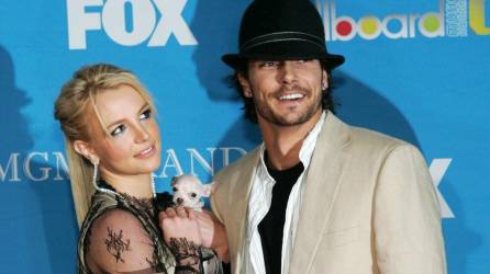 Ella afirma que Kevin Federline conoció a Britney Spears en un club en Los Ángeles en 2004.