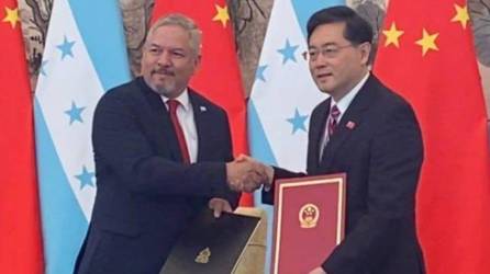 Honduras y China establecieron relaciones diplomáticas, horas después de que el país centroamericano oficializara la ruptura de las que mantenía con Taiwán desde 1941.