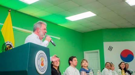 <b><span class=mln_uppercase_mln>PRESENCIA.</span></b> El alcalde Roberto Contreras presidió el cabildo, donde destacó la importancia de la educación técnica.