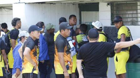 ¡Polémica! Sacan a Reynaldo Tilguath del estadio Excélsior