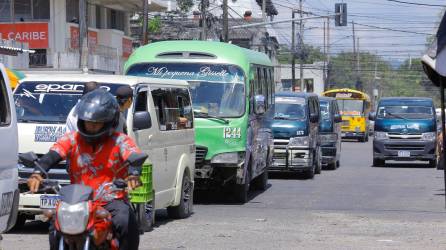 Imagen que muestra varios autobuses colmando las calles de San Pedro Sula, Cortés.
