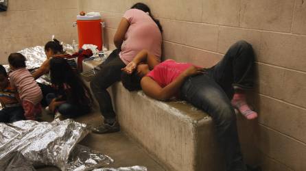 La ONG critica algunas prácticas alternativas a la detención de migrantes por parte de las autoridades estadounidenses.