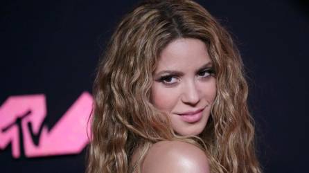 “Me dije, tengo una canción más aquí y tengo que escupirla o no podré hacerlo, ya sabes. Me ahogaré. Necesito sacar esto”, señaló Shakira en la entrevista.