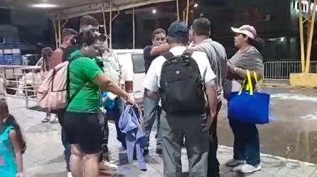 Un grupo de hondureños quedó varado en el aeropuerto Juan Santamaría de San José, Costa Rica, por la nueva medida.