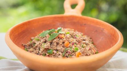 Disfruta esta delicia en el almuerzo o cena y acompáñala con arroz blanco, limón y tortillas. En temporada de altas temperaturas, lo ideal es degustarlo frío.