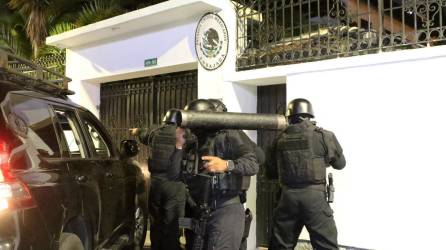 Diversos líderes políticos de Latinoamérica han expresado su repudio a la irrupción violenta de la Policía de Ecuador en la Embajada de México en Quito, que terminó con la detención del exvicepresidente ecuatoriano Jorge Glas, quien se encontraba refugiado en dicha sede tramitando asilo político.