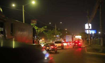 Caos vial en 33 calle y bulevar del sur de San Pedro Sula