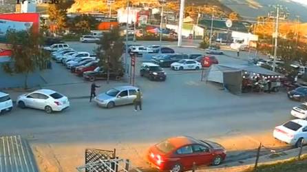 Video del momento en que matan a conductor en un estacionamiento