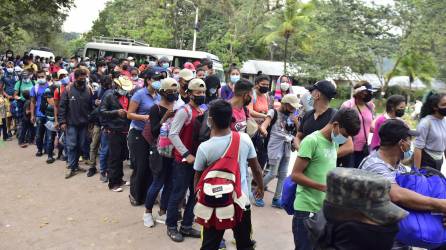 Migrantes hondureños en el municipio de Santa Rita en el departamento de Copán (Honduras).