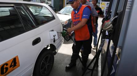 El aumento de la gasolina superior y regular oscilará entre 80 y 87 centavos a partir del lunes 27 de septiembre en Honduras.