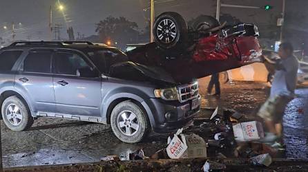 Tres vehículos participaron en el accidente.