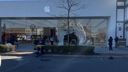 Al menos 16 personas resultaron heridas en el incidente registrado este lunes en una tienda de Apple en EEUU.