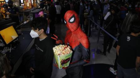 La película del superhéroe arácnido recaudó 14 millones de dólares durante su sexto fin de semana en cines.