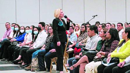 Santiago compartió sus conocimientos con empresarios de la zona norte. Foto: Cortesía.