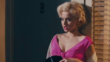 Ana de Armas personifica a Marilyn Monroe en “Blonde”.