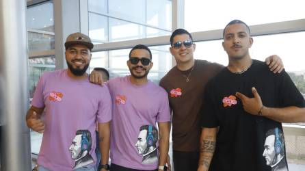 DJ Chaval, Carlos Zúniga, JD y Fanconi, integrantes de “Los Hijos de Morazán”, durante el lanzamiento de sus camisas con PACER.