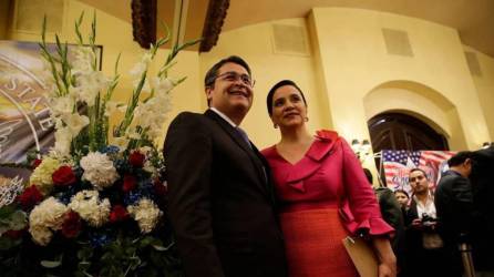 En medio de la preparación para el juicio programado para el próximo 5 de febrero de 2024, el expresidente hondureño Juan Orlando Hernández ha solicitado la asignación de un abogado público para reforzar su defensa.
