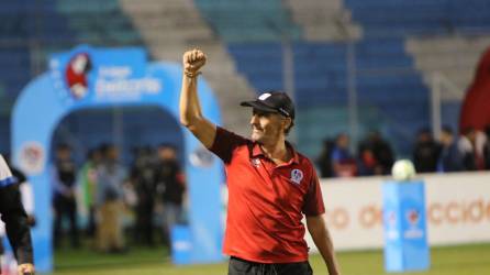 Pedro Troglio ganó su séptimo título con Olimpia desde su llegada en 2018 y se convirtió en el DT con más ganador en Honduras.