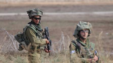 Soldados israelíes patrullando cerca de la frontera de Gaza, 19 de octubre de 2023.