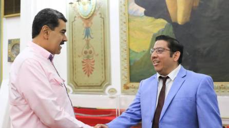 Reunión entre Erick Tejada, ministro hondureño de Energía, y el presidente de Venezuela, Nicolás Maduro.