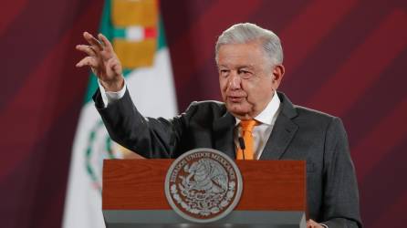 El presidente de México, Andrés Manuel López Obrador, habla durante su conferencia matutina en Palacio Nacional, hoy en la Ciudad de México.