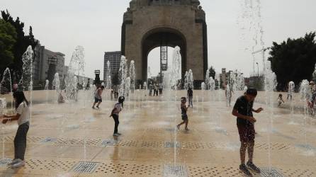 La onda de calor que azota México deja ya tres muertos y temperaturas récords en una docena de estados.