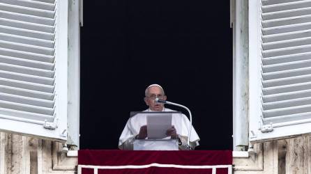El papa Francisco, líder mundial de la Iglesia católica, durante una misa desde la basílica de San Pedro en El Vaticano.