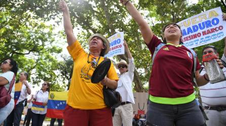 Venezolanos en Argentina protestaron contra el posible viaje del mandatario venezolano a la cumbre de la Celac en Buenos Aires.