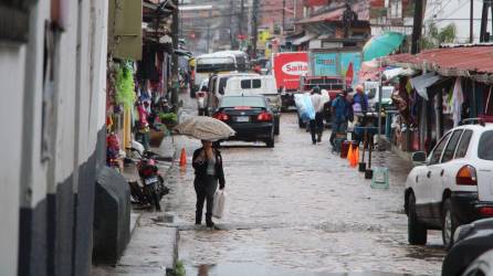 Desde ayer martes, dos fenómenos climáticos afectan a Honduras y estas son las zonas en las cuales se registrarán condiciones de lluvia y bajas temperaturas.