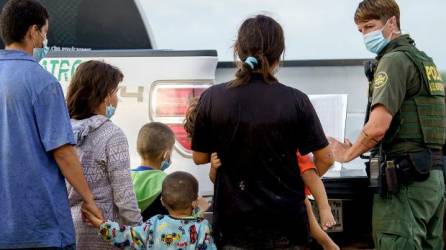 El arresto de las familias migrantes que crucen la frontera de EEUU puede retomarse al expirar el Título 42.