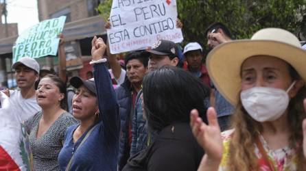 Seguidores de Castillo exigen la liberación del expresidente, detenido el pasado jueves tras un fallido golpe de Estado.
