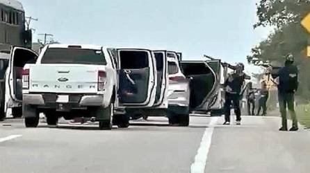 Un comando armado secuestró a un grupo de funcionarios de seguridad en el sur de México.