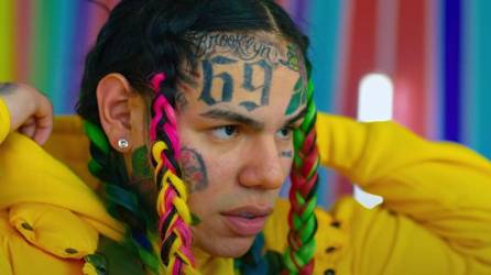 Tekashi 6ix9ine es un rapero estadounidense de origen mexicano que se ha visto envuelto en varios escándalos.