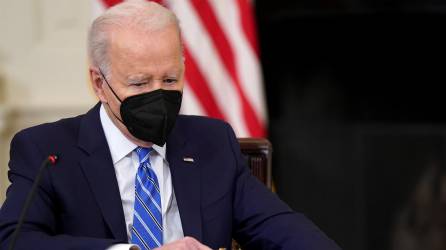 Biden mantiene su promesa de nominar por primera vez a una afroamericana para el Supremo