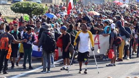 Una caravana de más de 6.000 migrantes y una veintena de nacionalidades avanza desde la frontera sur de México este martes, en víspera de la visita de una delegación estadounidense liderada por el secretario de Estado, Antony Blinken, para abordar el repunte migratorio con el Gobierno mexicano.