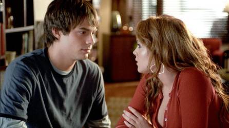 Jonathan Bennett y Lindsay Lohan en una escena de “Mean Girls”.