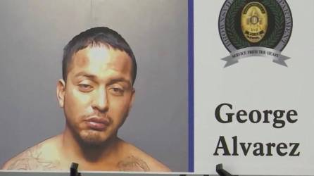 El hombre detenido por el atropello el domingo frente a un centro de acogida de inmigrantes en Brownsville, en el estado de Texas (EE.UU.), ha sido acusado de homicidio imprudente y asalto con arma mortal.