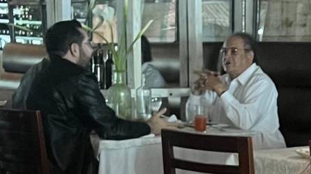 En medio de la fiebre de las candidaturas presidenciales a lo interno de los partidos políticos de Honduras, Jorge Cálix y Nelson Ávila, líderes del Partido Libre, fueron captados en una íntima plática dentro de un restaurante de Tegucigalpa.