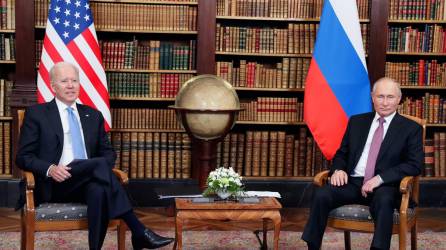 Imagen de archivo de una reunión el pasado mes de junio entre el presidente ruso Vladimir Putin y el de EEUU Joe Biden en Ginebra.