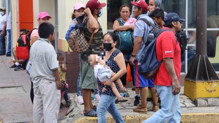 Cientos de migrantes centroamericanos y sudamericanos intentan diariamente llegar a Estados Unidos, huyendo de la pobreza y otros factores como la falta de empleo y la violencia que aquejan a sus países de origen. Fotografía: EFE