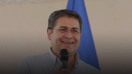 Juan Orlando Hernández, expresidente de Honduras, es acusado de tres cargos relacionados con la narcoactividad. Su juicio iniciará el 12 de febrero de 2024.