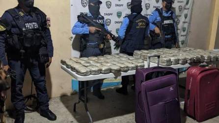 La droga fue decomisada durante un operativo de punto fijo en la posta policial de Pavana, en Choluteca.